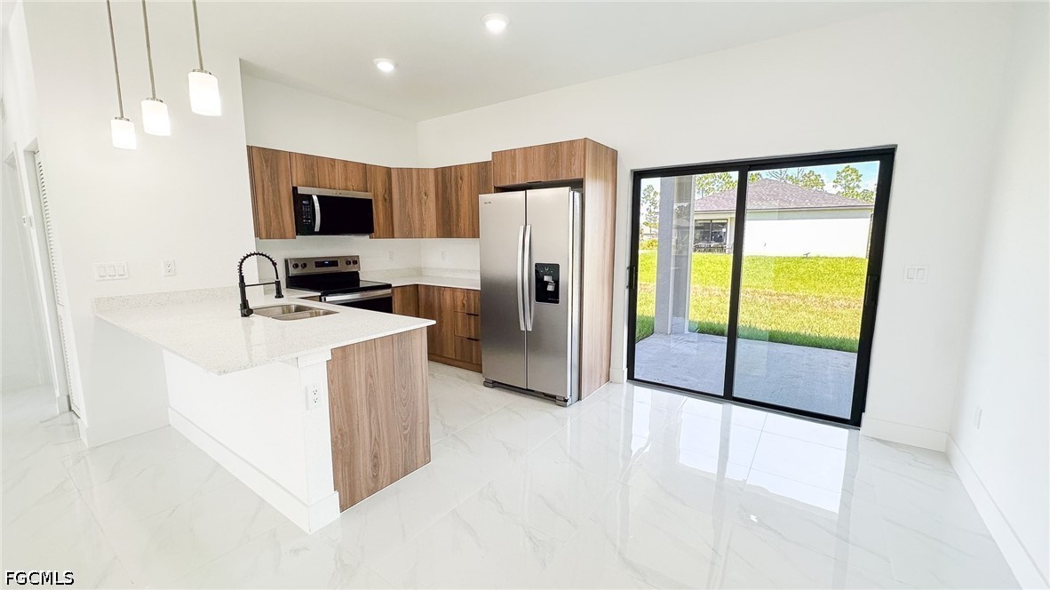 3 Bed SingleFamilyResidence for Sale in Lehigh Acres, photo 5