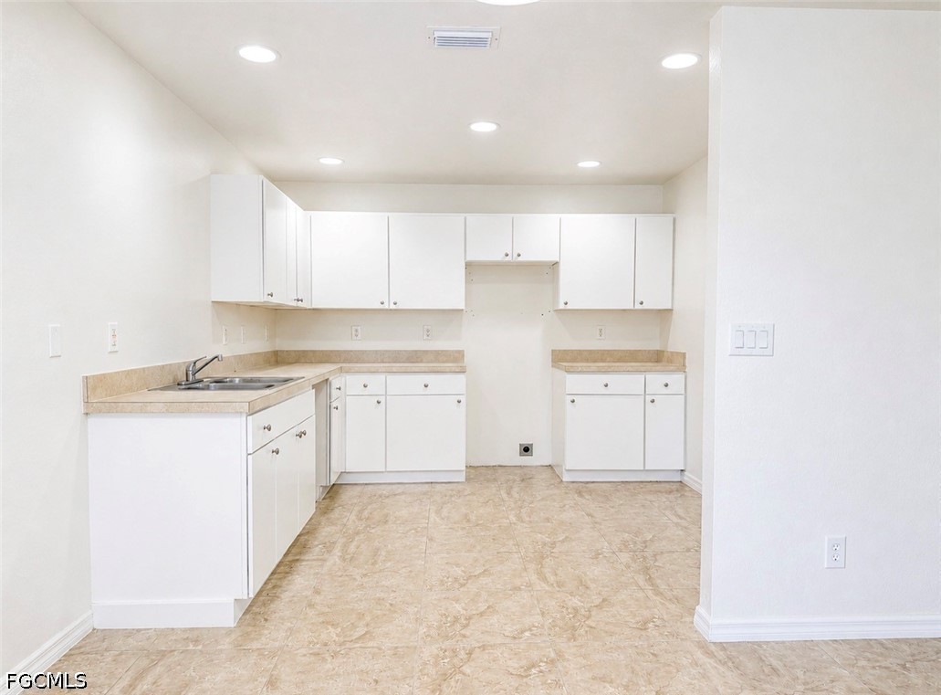 4 Bed SingleFamilyResidence for Sale in Lehigh Acres, photo 5