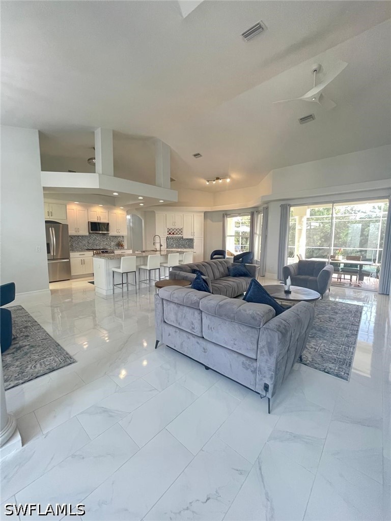 3 Bed SingleFamilyResidence for Sale in Fort Myers, photo 5