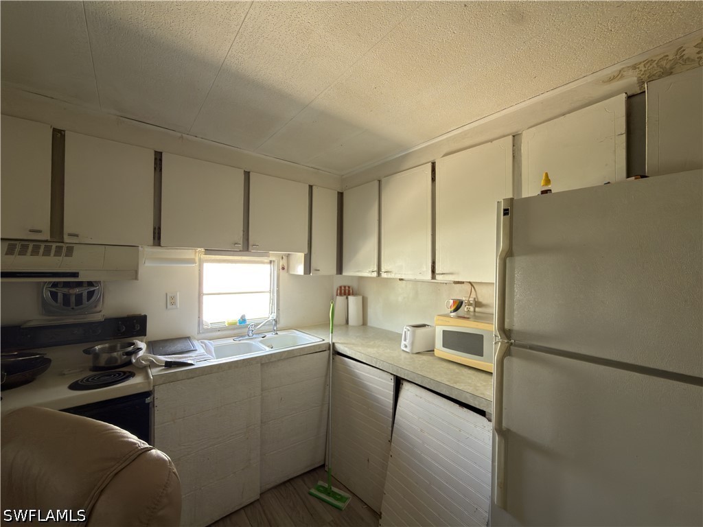 2 Bed ManufacturedHome for Sale in Naples, photo 5