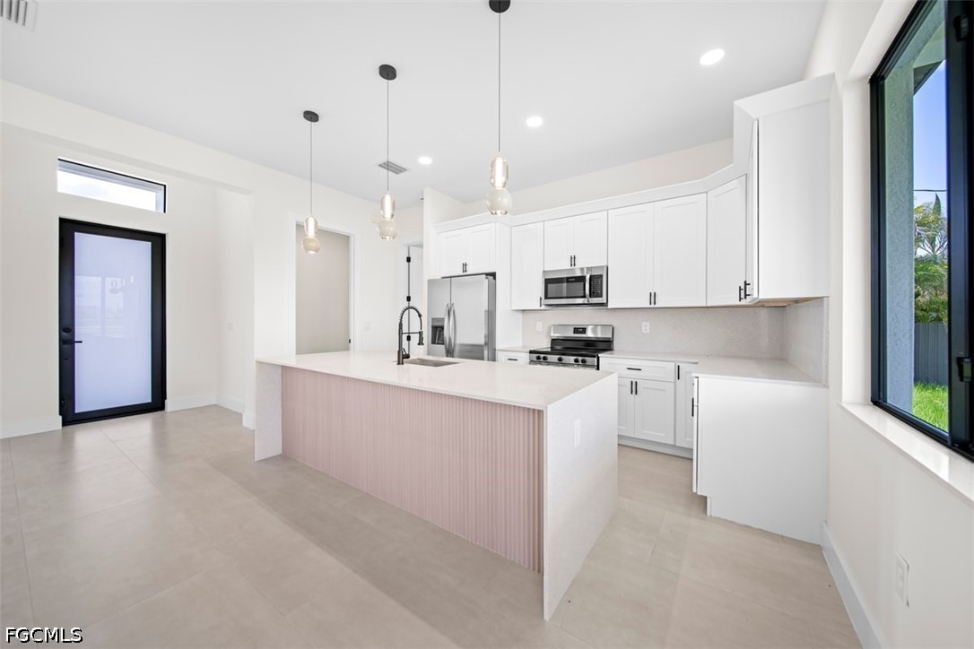 3 Bed SingleFamilyResidence for Sale in Cape Coral, photo 5