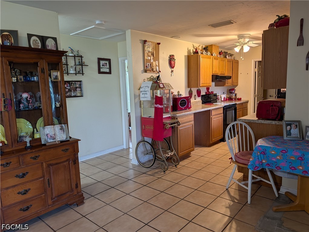 2 Bed SingleFamilyResidence for Sale in Cape Coral, photo 5
