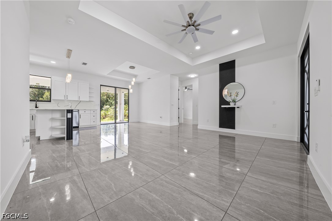 3 Bed SingleFamilyResidence for Sale in Lehigh Acres, photo 5