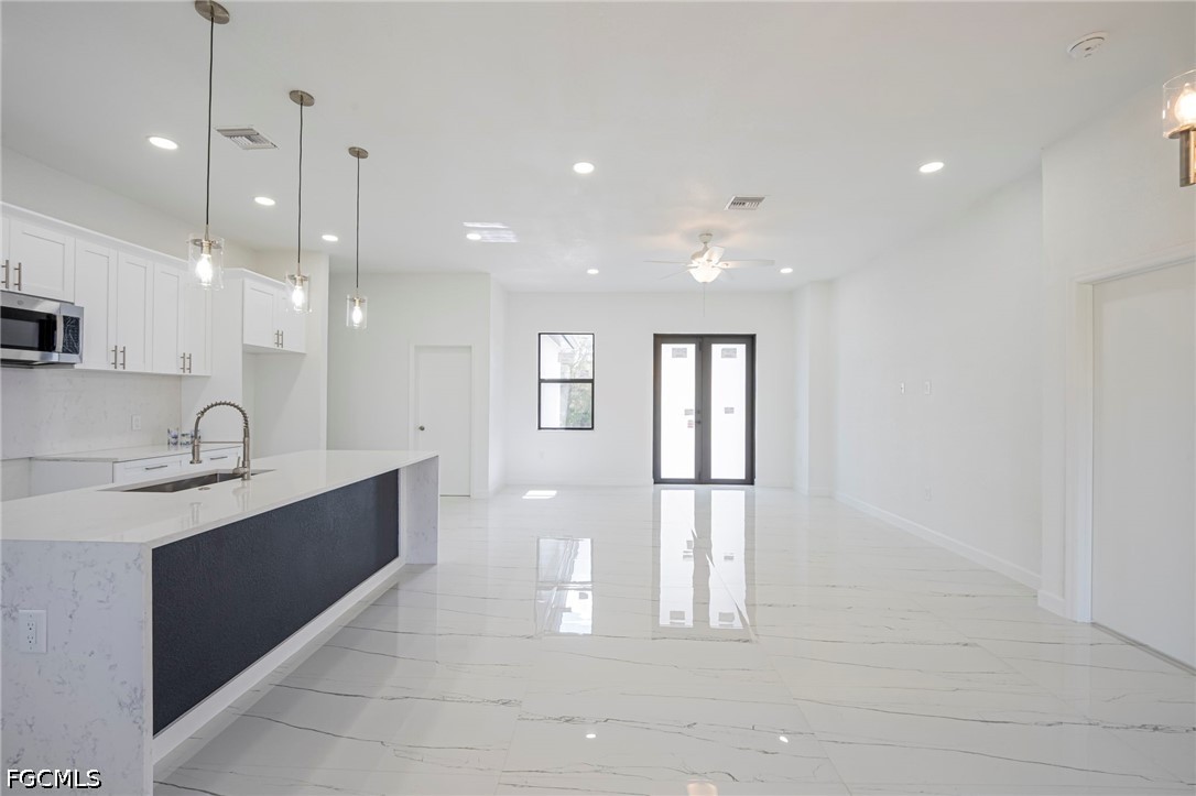 3 Bed SingleFamilyResidence for Sale in Lehigh Acres, photo 5