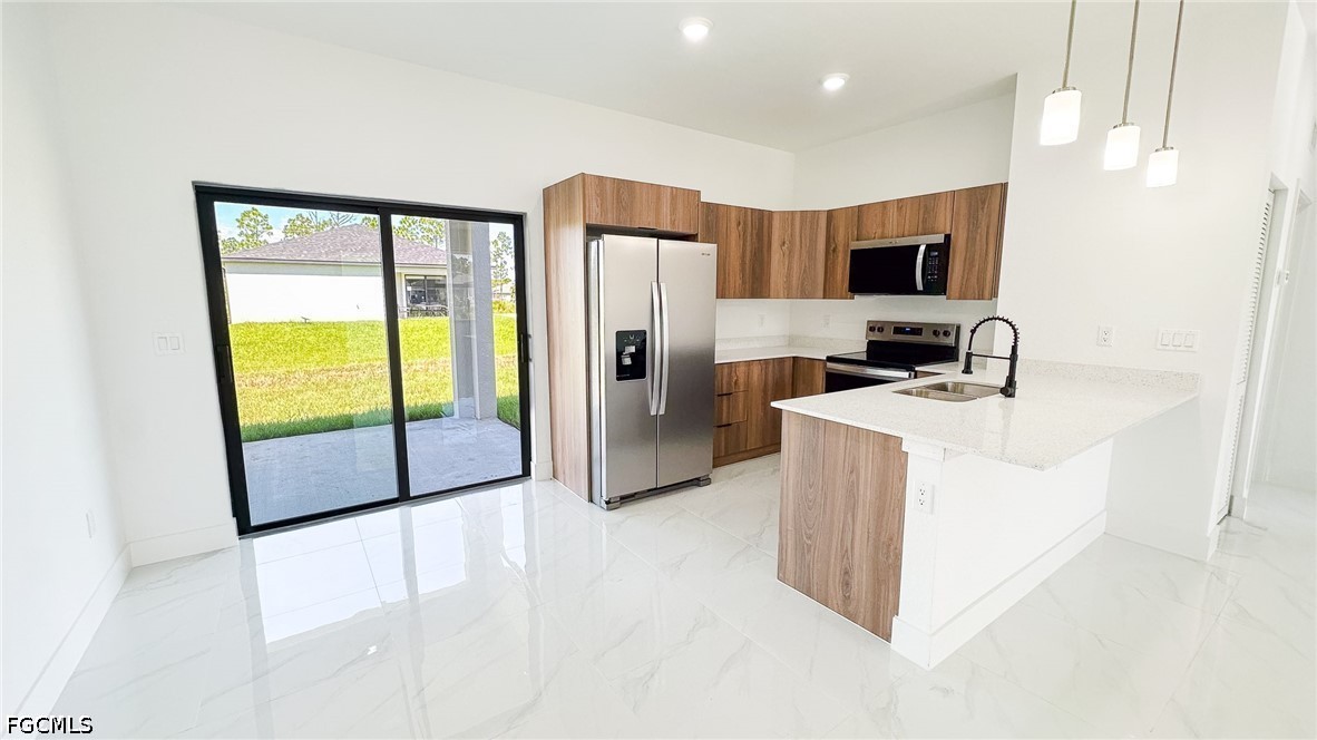 3 Bed SingleFamilyResidence for Sale in Lehigh Acres, photo 5