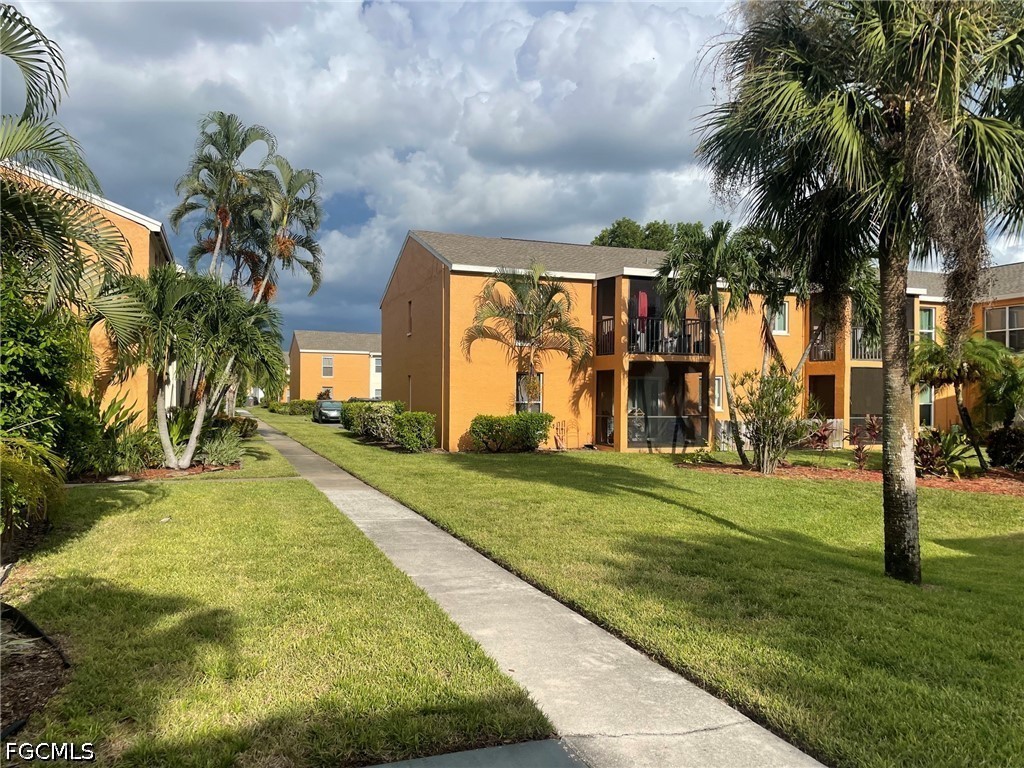 2 Bed Condominium for Sale in Fort Myers, photo 5