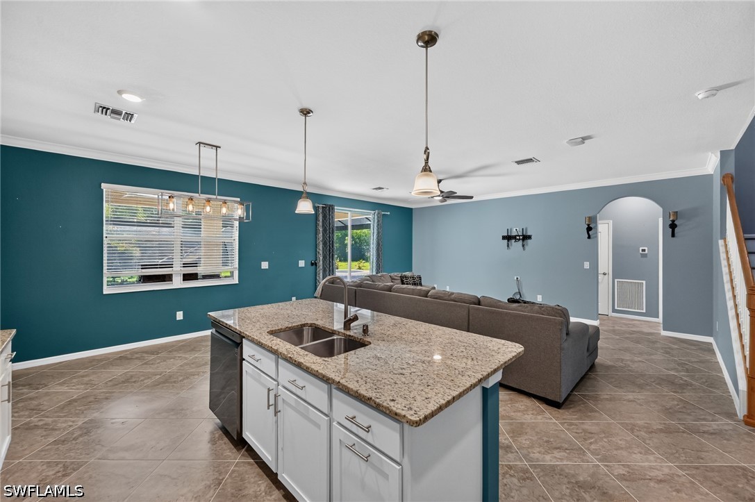 4 Bed Pool Home for Sale in Castalina, photo 5