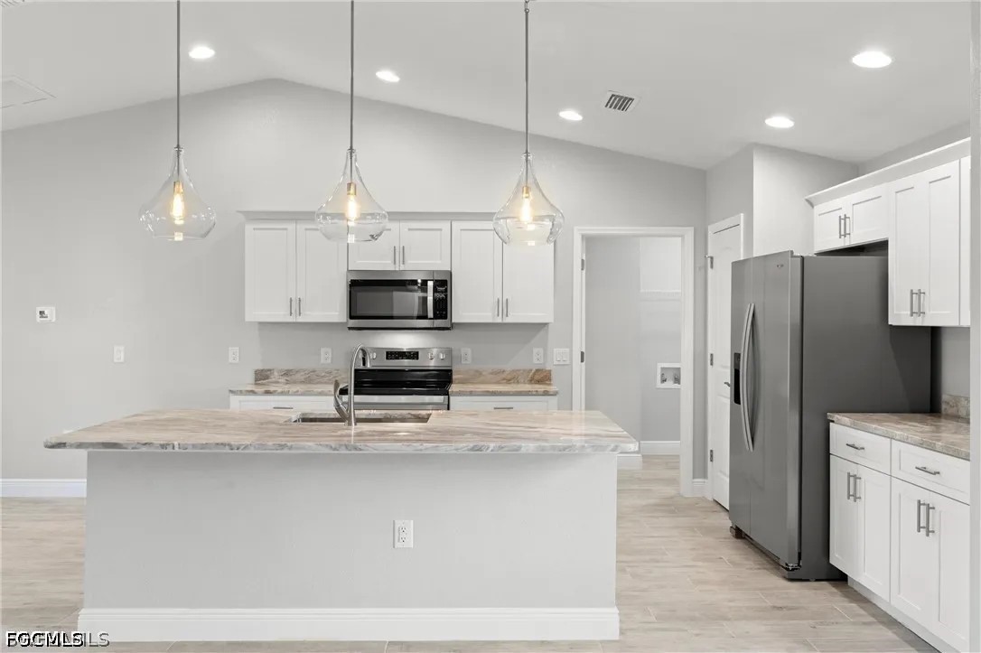 3 Bed SingleFamilyResidence for Sale in Cape Coral, photo 5