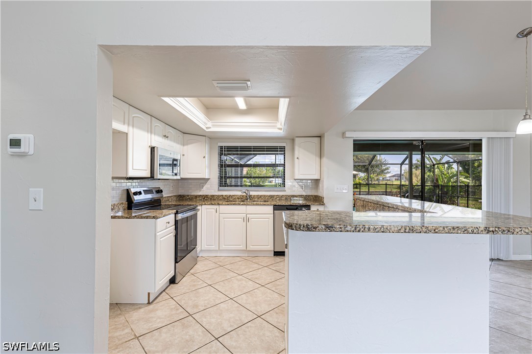 3 Bed Pool Home for Sale in Cape Coral, photo 5