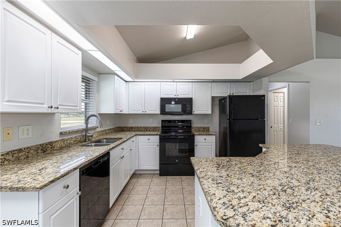 3 Bed SingleFamilyResidence for Sale in Cape Coral, photo 5