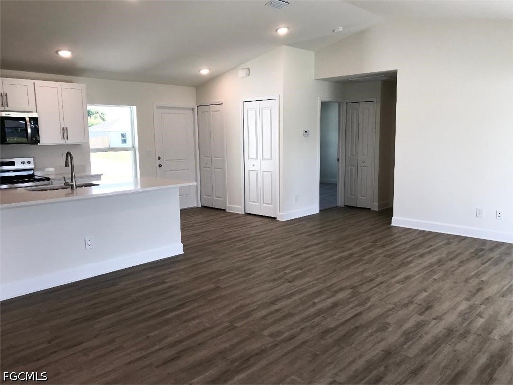 3 Bed SingleFamilyResidence for Sale in Cape Coral, photo 5