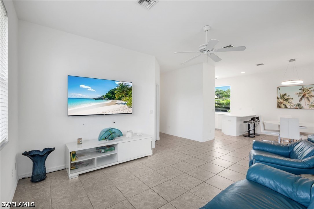 3 Bed SingleFamilyResidence for Sale in Imperial Shores, photo 5