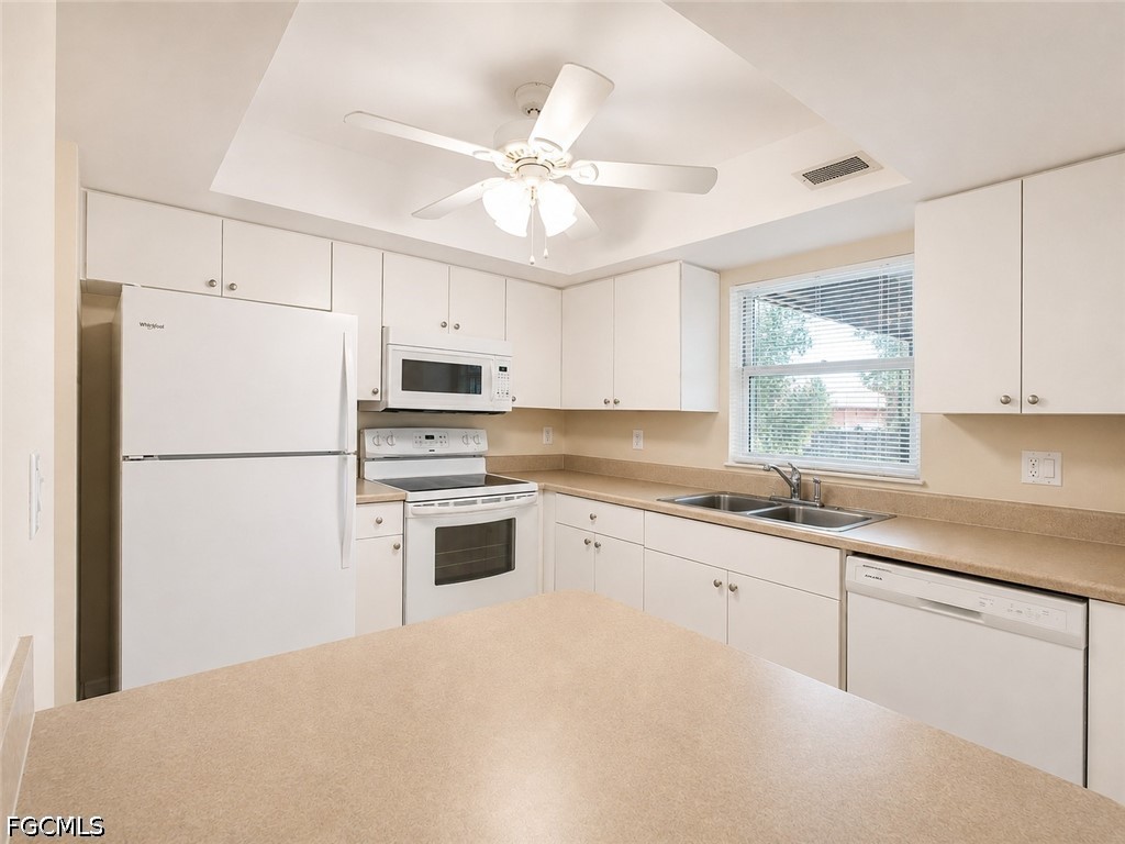 3 Bed Pool Home for Sale in Cape Coral, photo 5