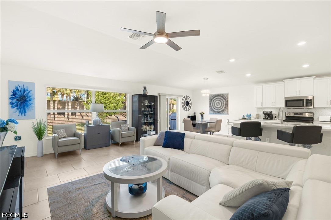 4 Bed SingleFamilyResidence for Sale in Oakview, photo 5