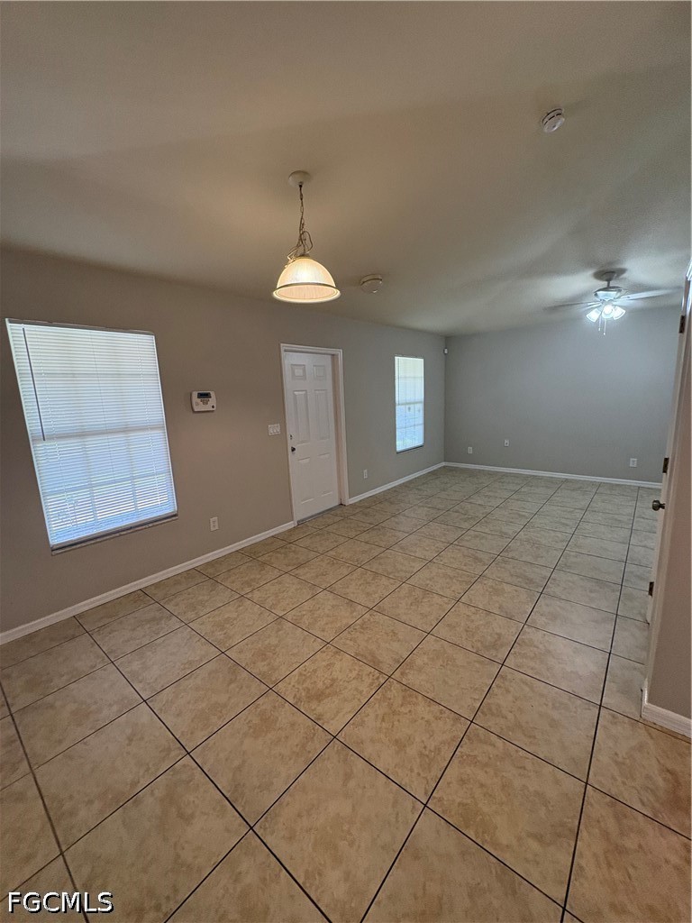 3 Bed SingleFamilyResidence for Sale in Fort Myers, photo 5