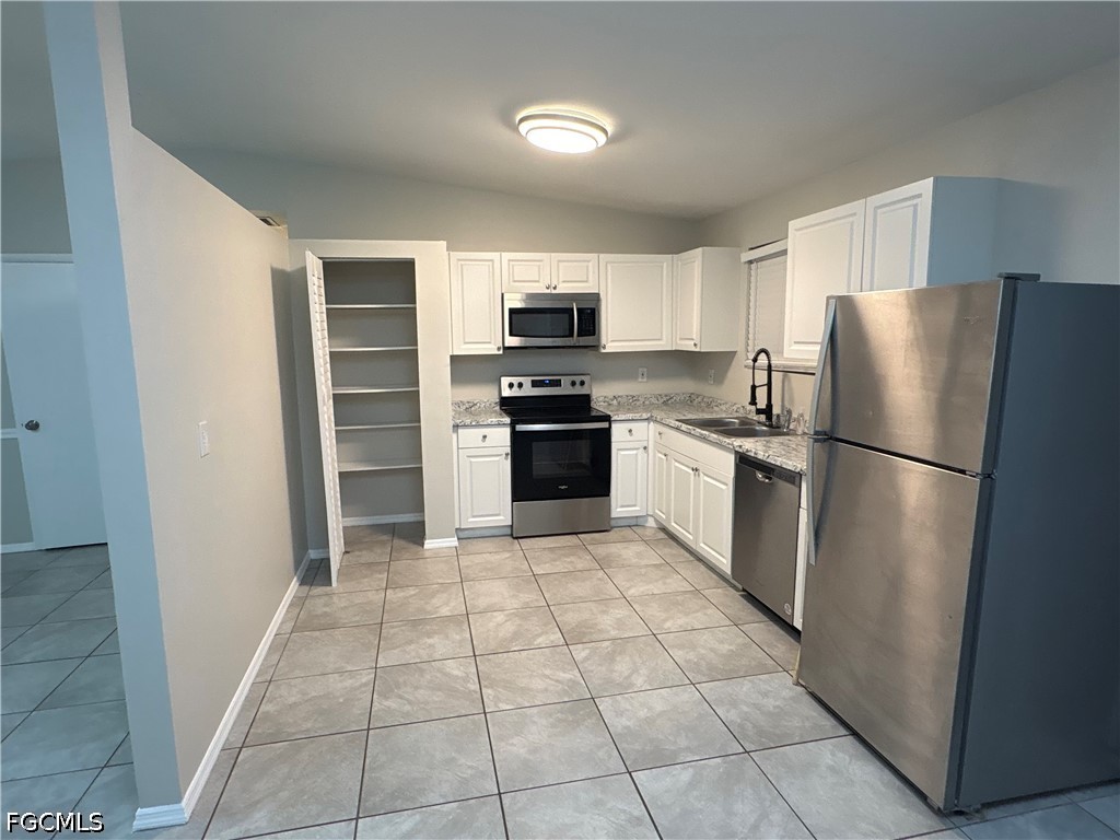 3 Bed Pool Home for Sale in Cape Coral, photo 5