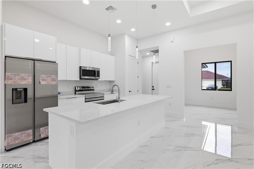 4 Bed SingleFamilyResidence for Sale in Lehigh Acres, photo 5