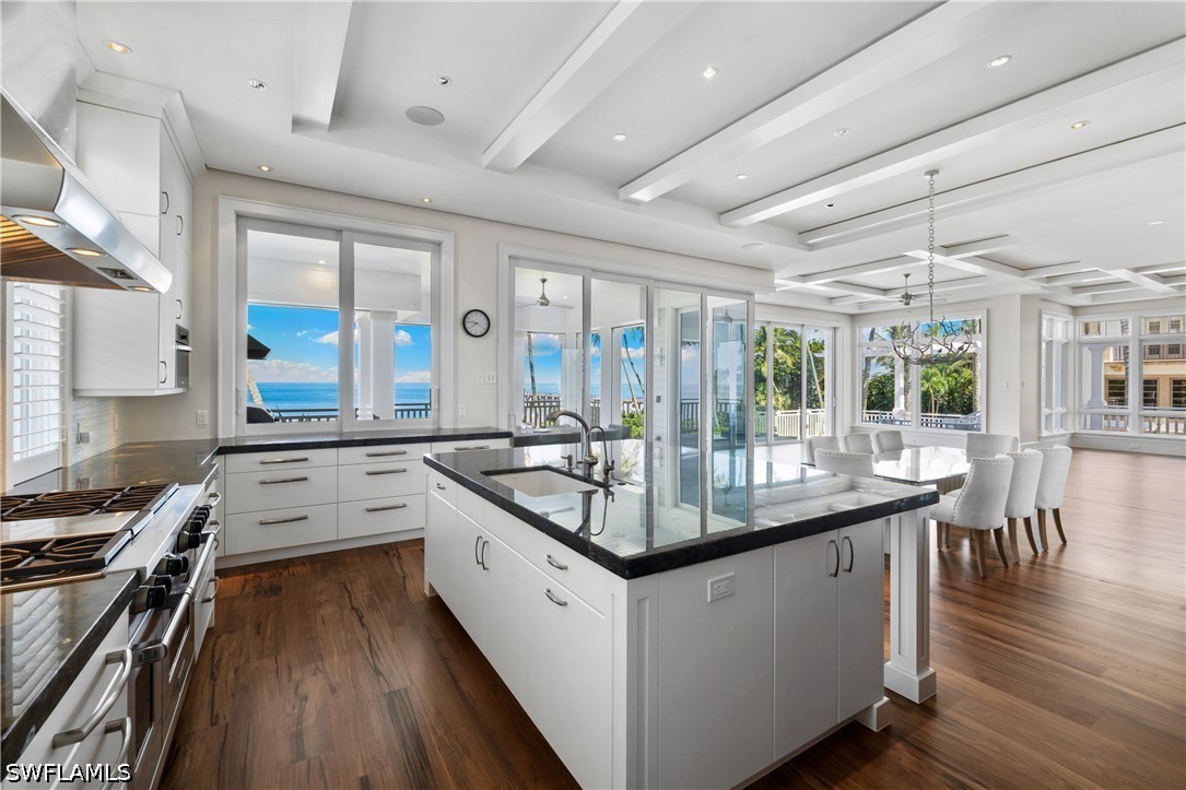 5 Bed Pool Home for Sale in Olde Naples, photo 5