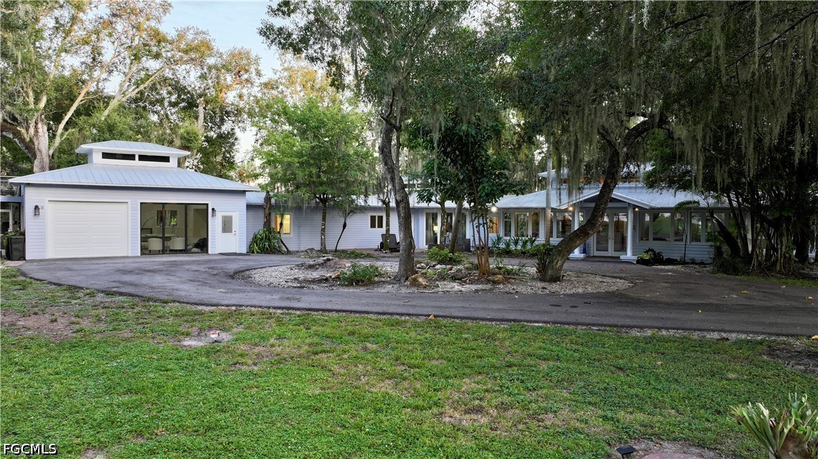 3 Bed Waterfront Home for Sale in Labelle, photo 5