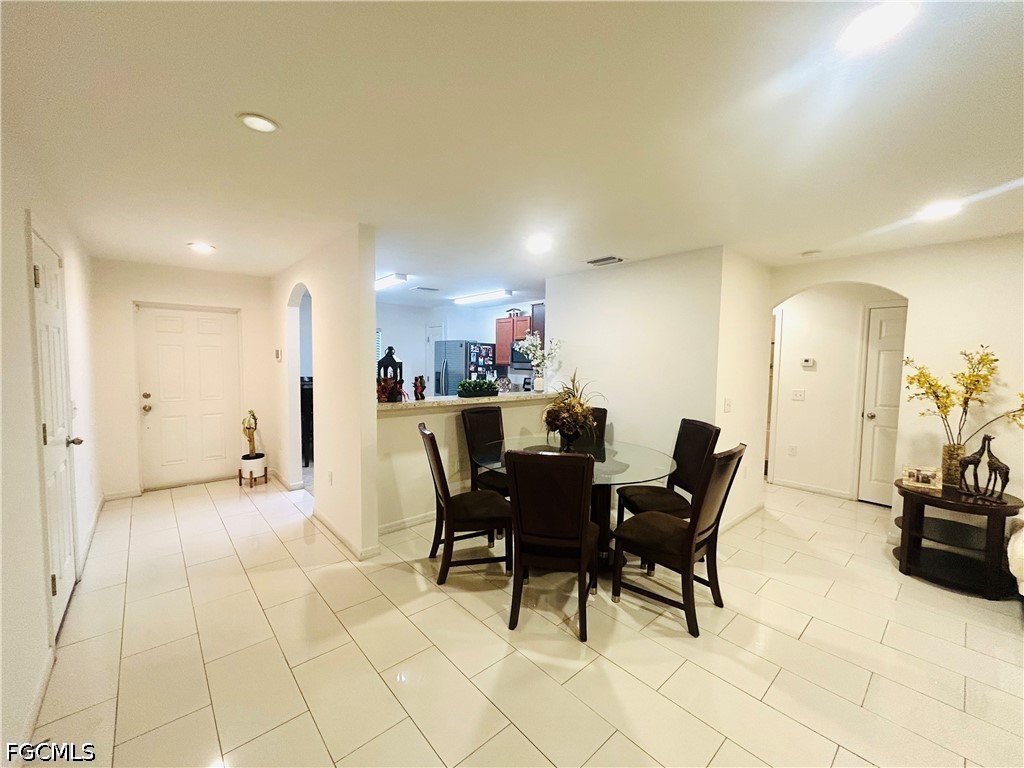 3 Bed SingleFamilyResidence for Sale in Shadow Lakes, photo 5