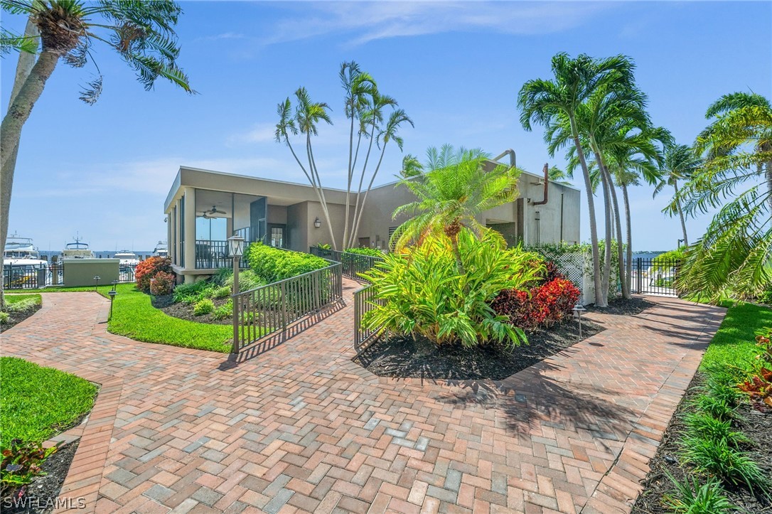 2 Bed Waterfront Home for Sale in Fort Myers, photo 41