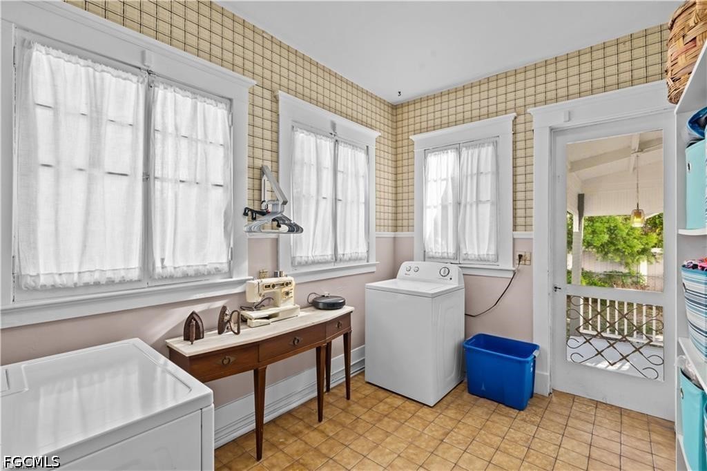 5 Bed Pool Home for Sale in Riverside, photo 41