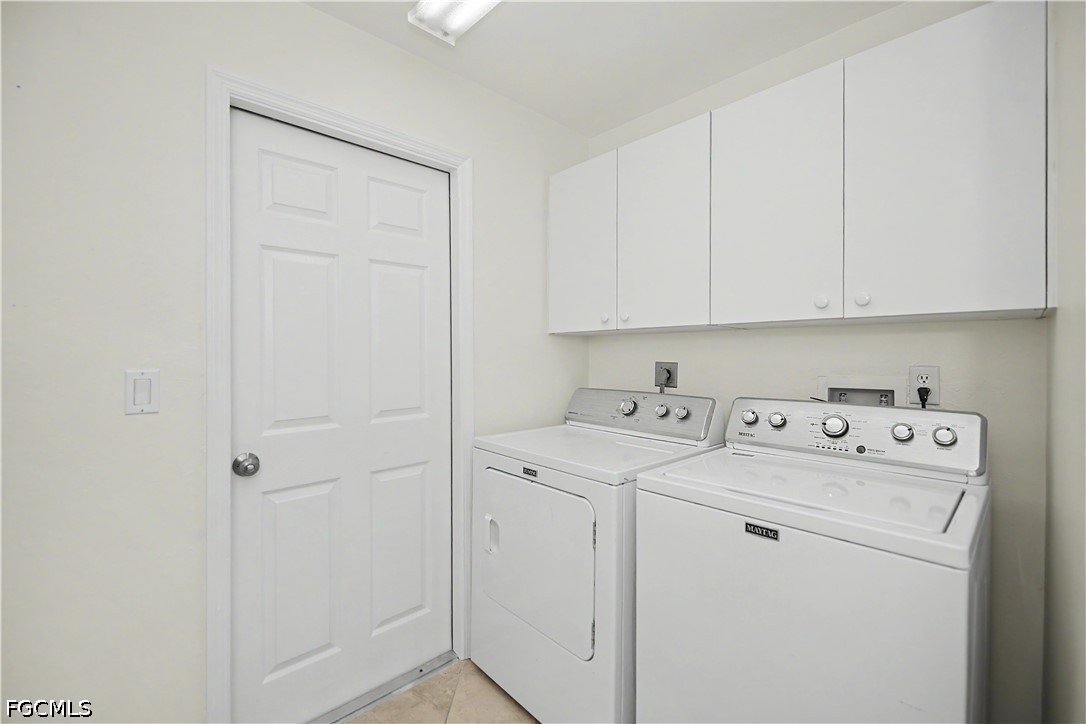 3 Bed SingleFamilyResidence for Sale in Cape Coral, photo 41