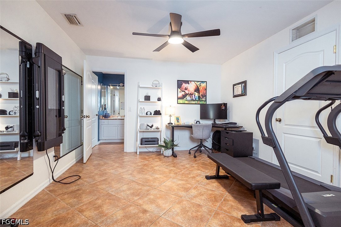 3 Bed SingleFamilyResidence for Sale in Mirror Lakes, photo 42