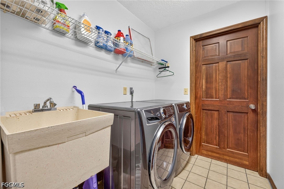 3 Bed Pool Home for Sale in Fort Myers, photo 43