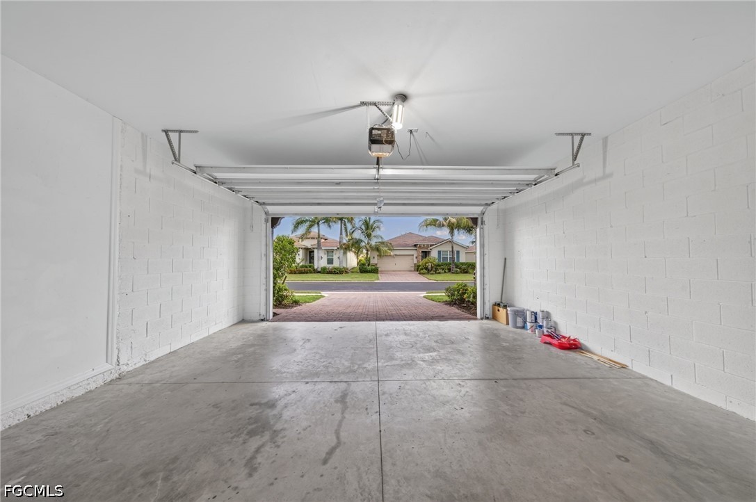 4 Bed SingleFamilyResidence for Sale in Venetian Pointe, photo 43