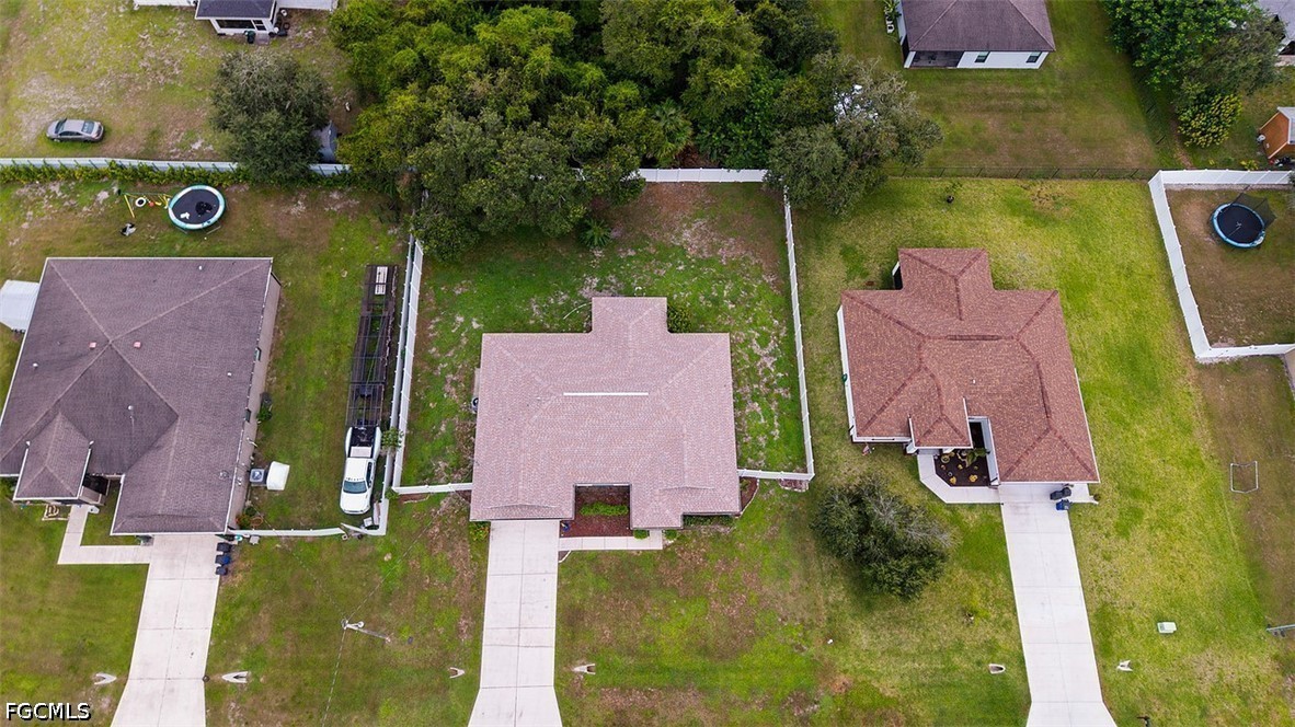3 Bed SingleFamilyResidence for Sale in Mirror Lakes, photo 47