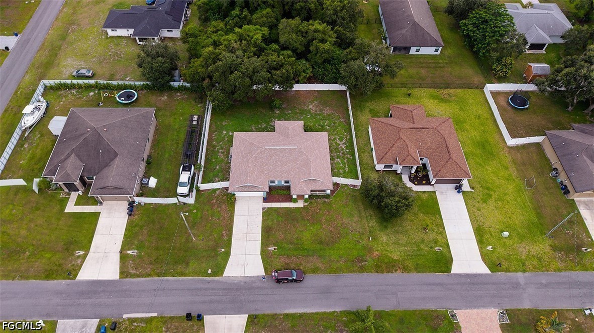 3 Bed SingleFamilyResidence for Sale in Mirror Lakes, photo 48
