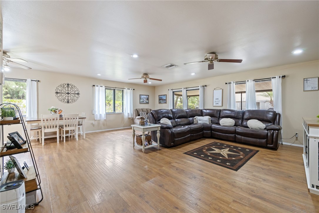 3 Bed SingleFamilyResidence for Sale in Fort Denaud, photo 6