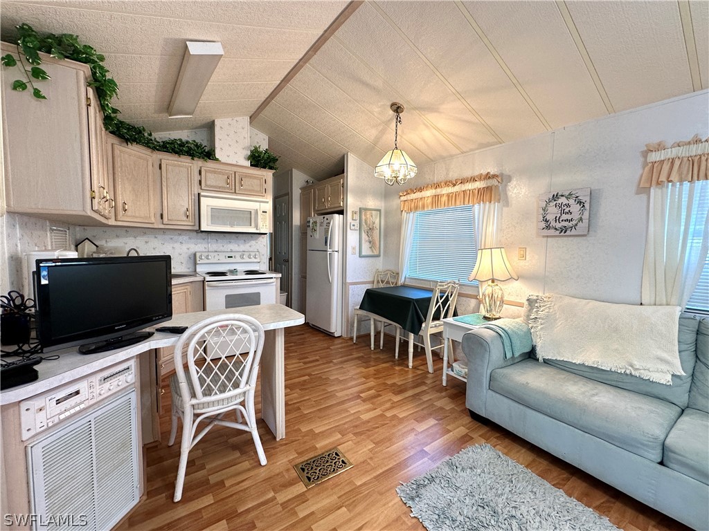 1 Bed ManufacturedHome for Sale in Estero, photo 6