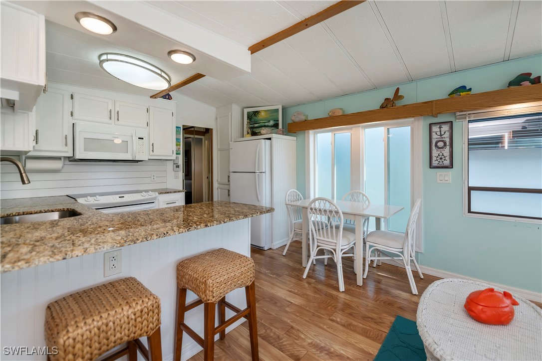 1 Bed Waterfront Home for Sale in North Fort Myers, photo 6