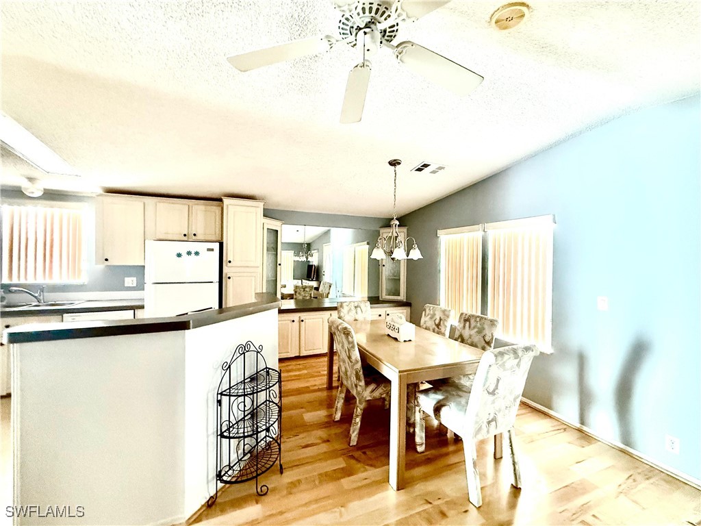 2 Bed ManufacturedHome for Sale in North Fort Myers, photo 6