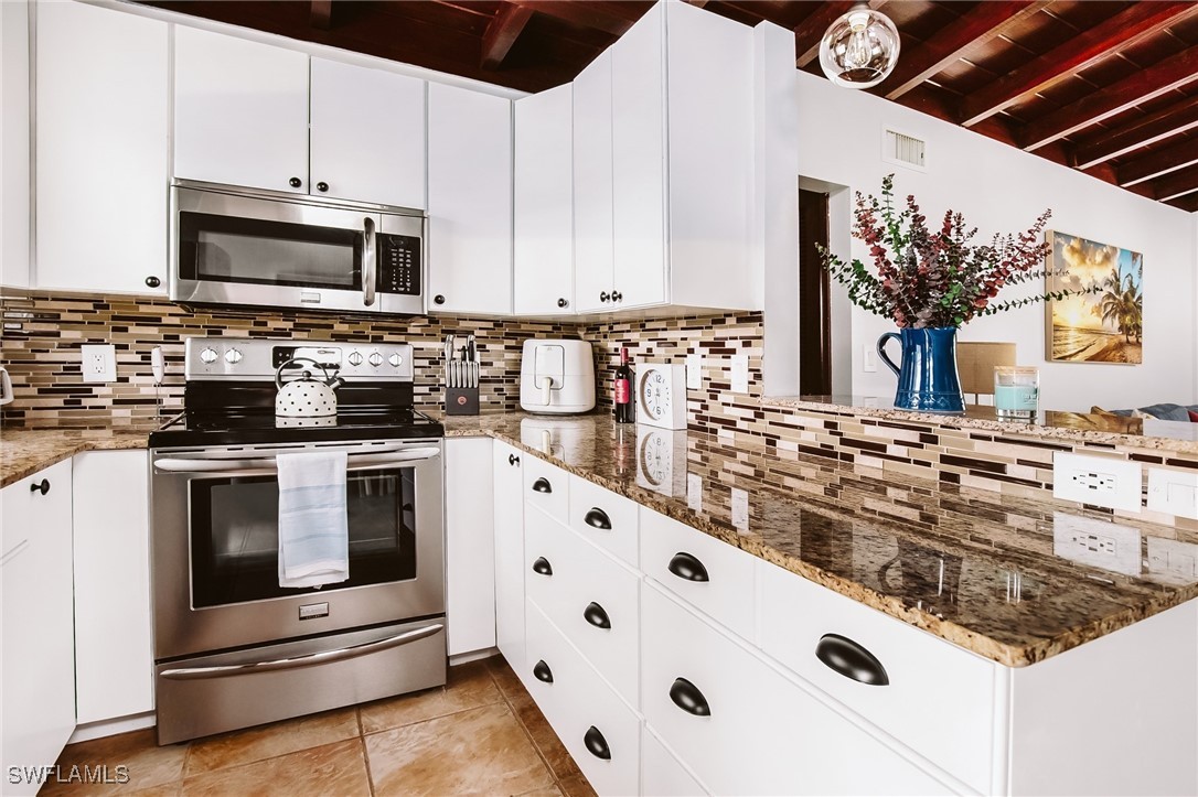 3 Bed Pool Home for Sale in Heitmans, photo 6