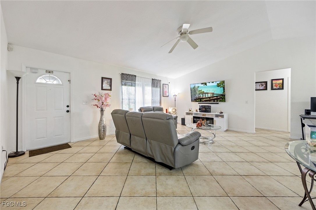 3 Bed SingleFamilyResidence for Sale in Cape Coral, photo 6