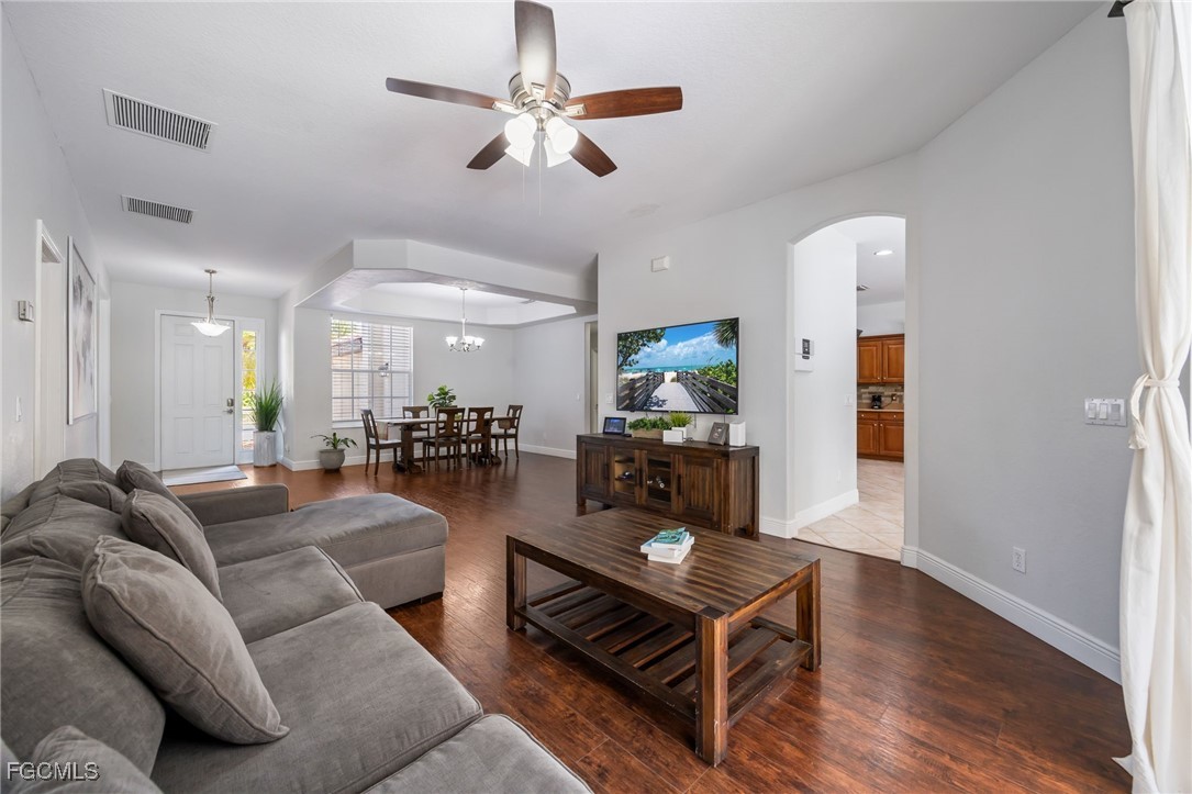 6 Bed Pool Home for Sale in Stoneybrook, photo 6