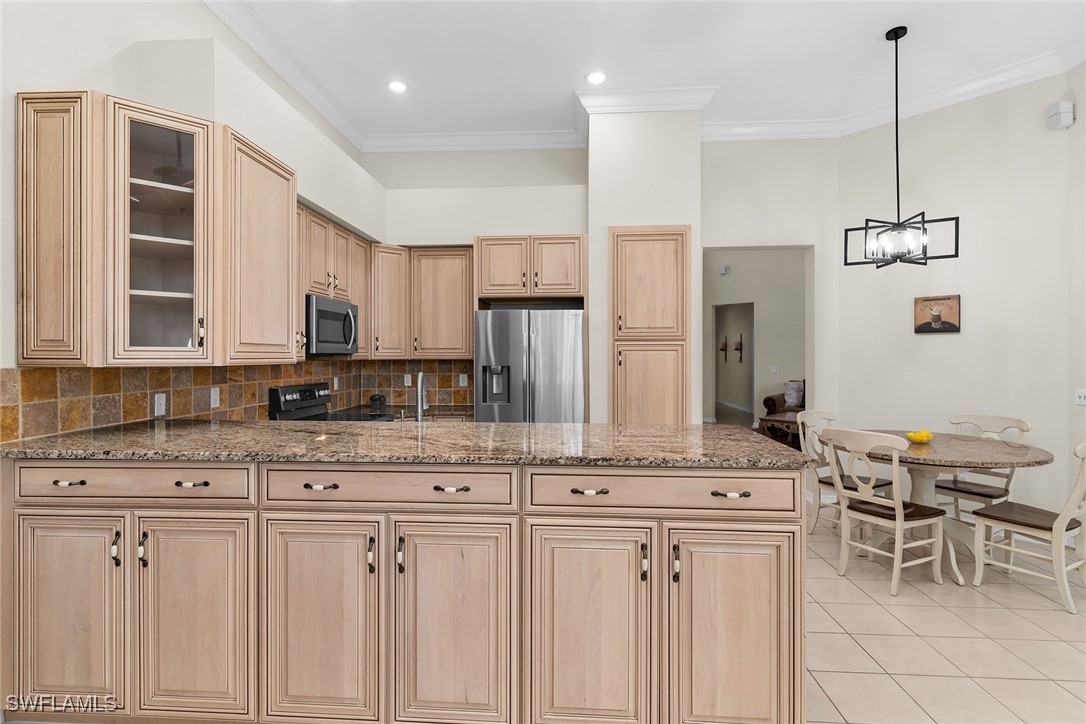 4 Bed Pool Home for Sale in Pepper Tree, photo 6