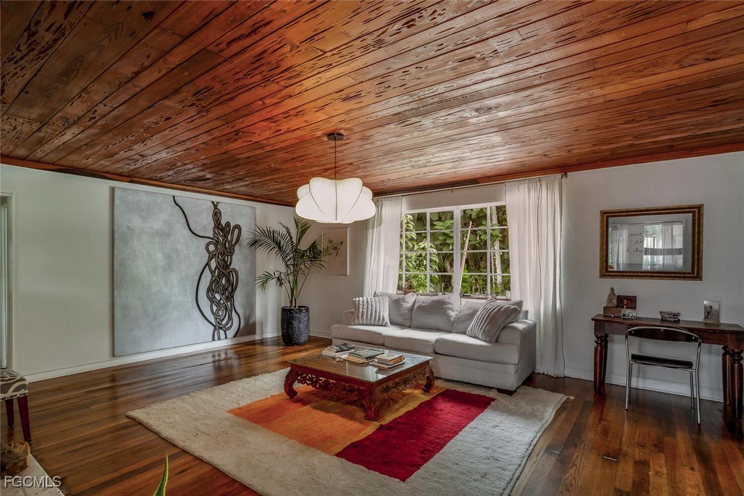 2 Bed SingleFamilyResidence for Sale in Edison Manor, photo 6