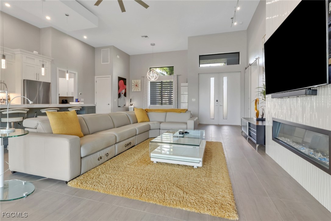 3 Bed Pool Home for Sale in Cape Coral, photo 6