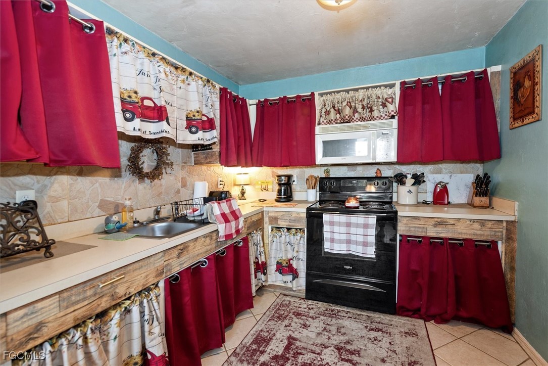 3 Bed SingleFamilyResidence for Sale in Lehigh Acres, photo 6
