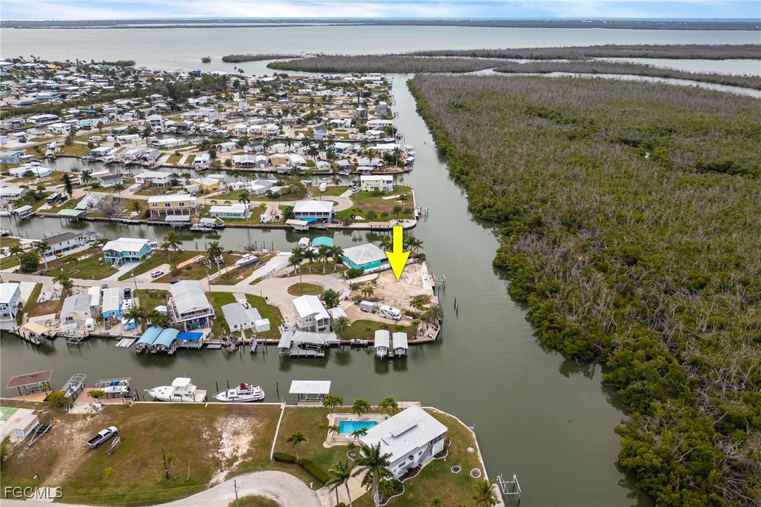 Waterfront Home for Sale in Trailerhaven, photo 6