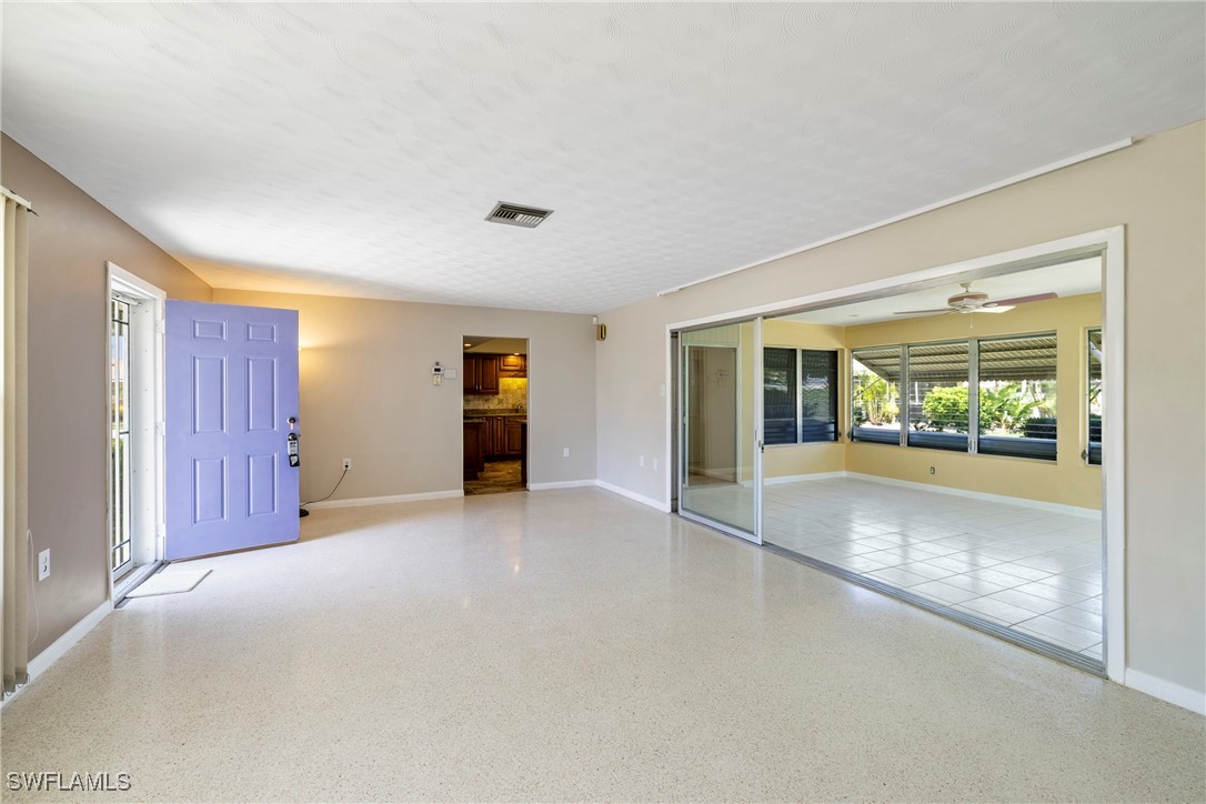 2 Bed Waterfront Home for Sale in Punta Gorda, photo 6