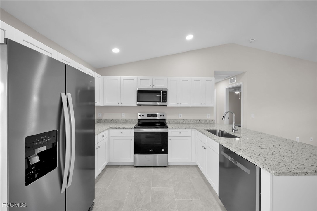 3 Bed SingleFamilyResidence for Sale in Lehigh Acres, photo 6