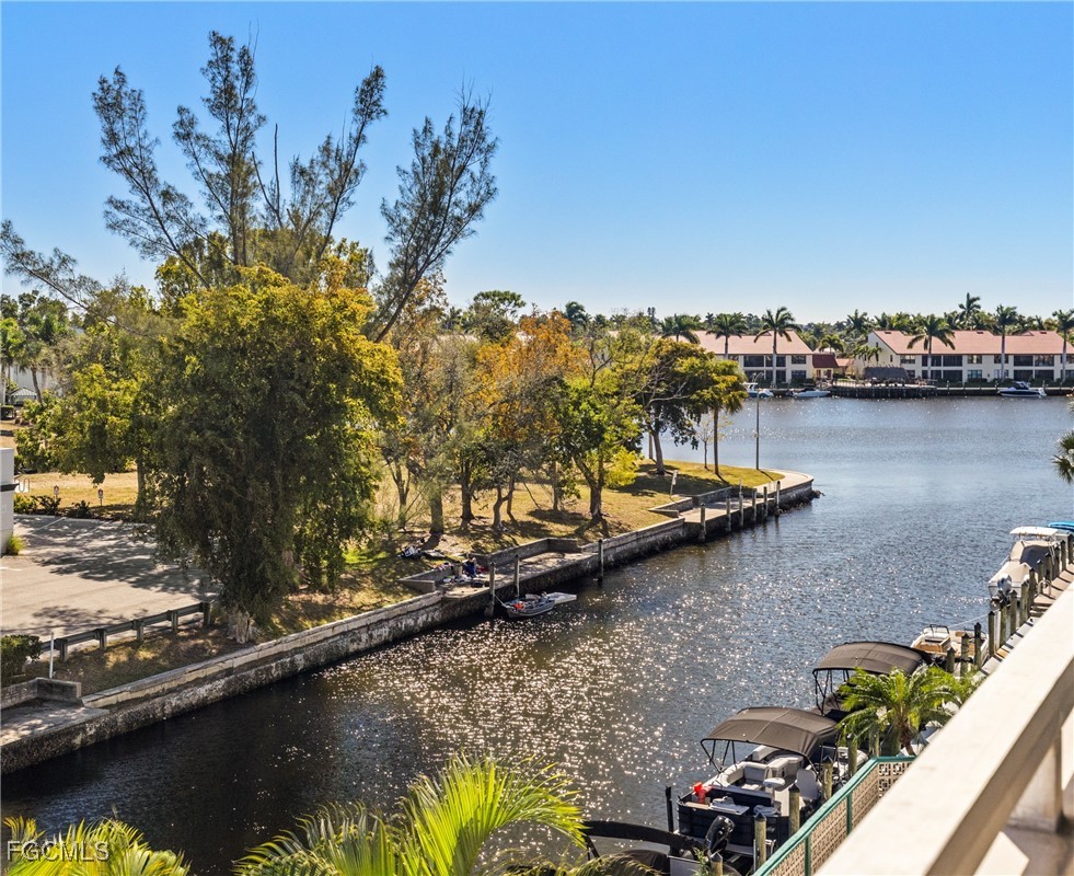 2 Bed Waterfront Home for Sale in Cape Coral, photo 6