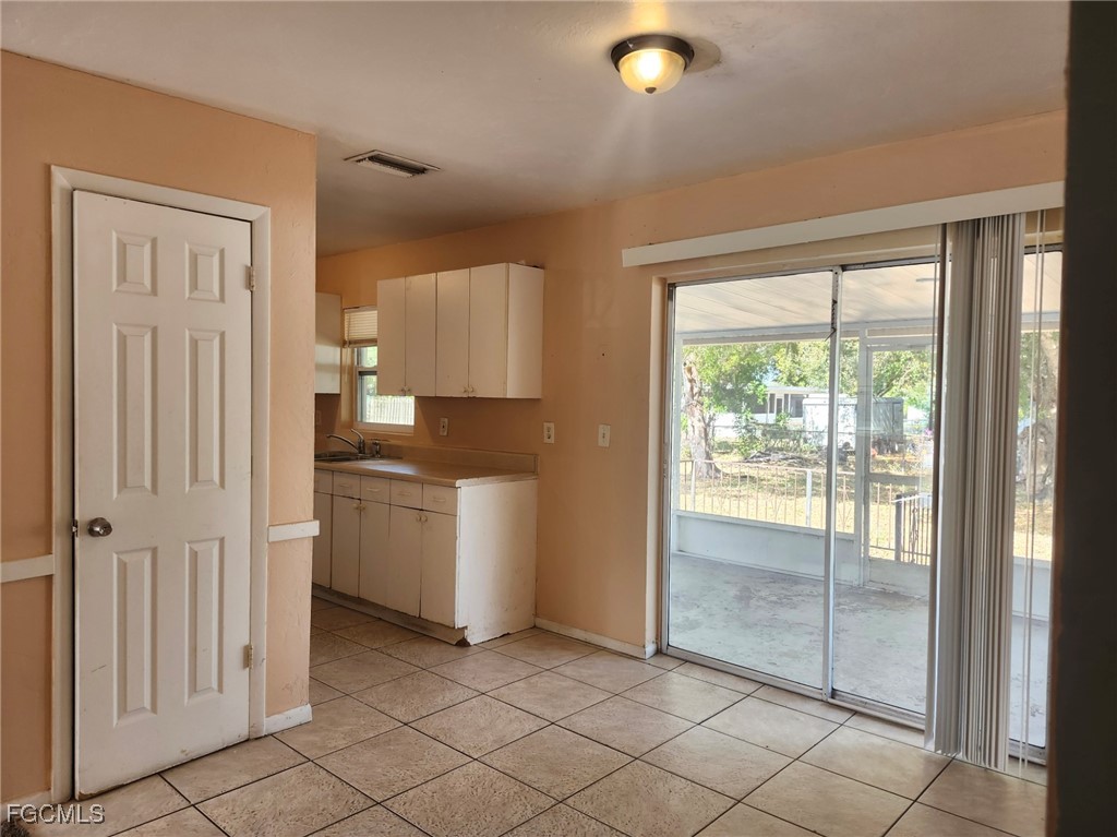 3 Bed SingleFamilyResidence for Sale in Fort Myers, photo 6