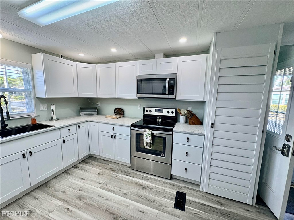 2 Bed ManufacturedHome for Sale in North Fort Myers, photo 6