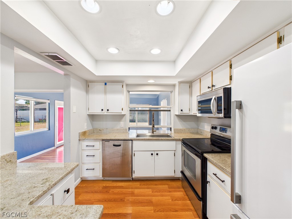 3 Bed SingleFamilyResidence for Sale in Cape Coral, photo 6